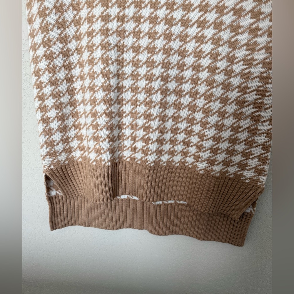 Women’s Tan and White Houndstooth Sweater Vest - Picture 5 of 6